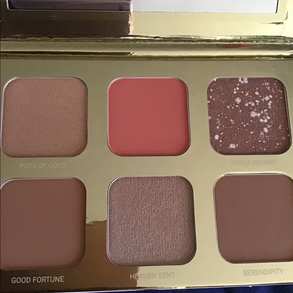 True and Lucious Lucky Glow Bronze +highlighter - Picture 4 of 4